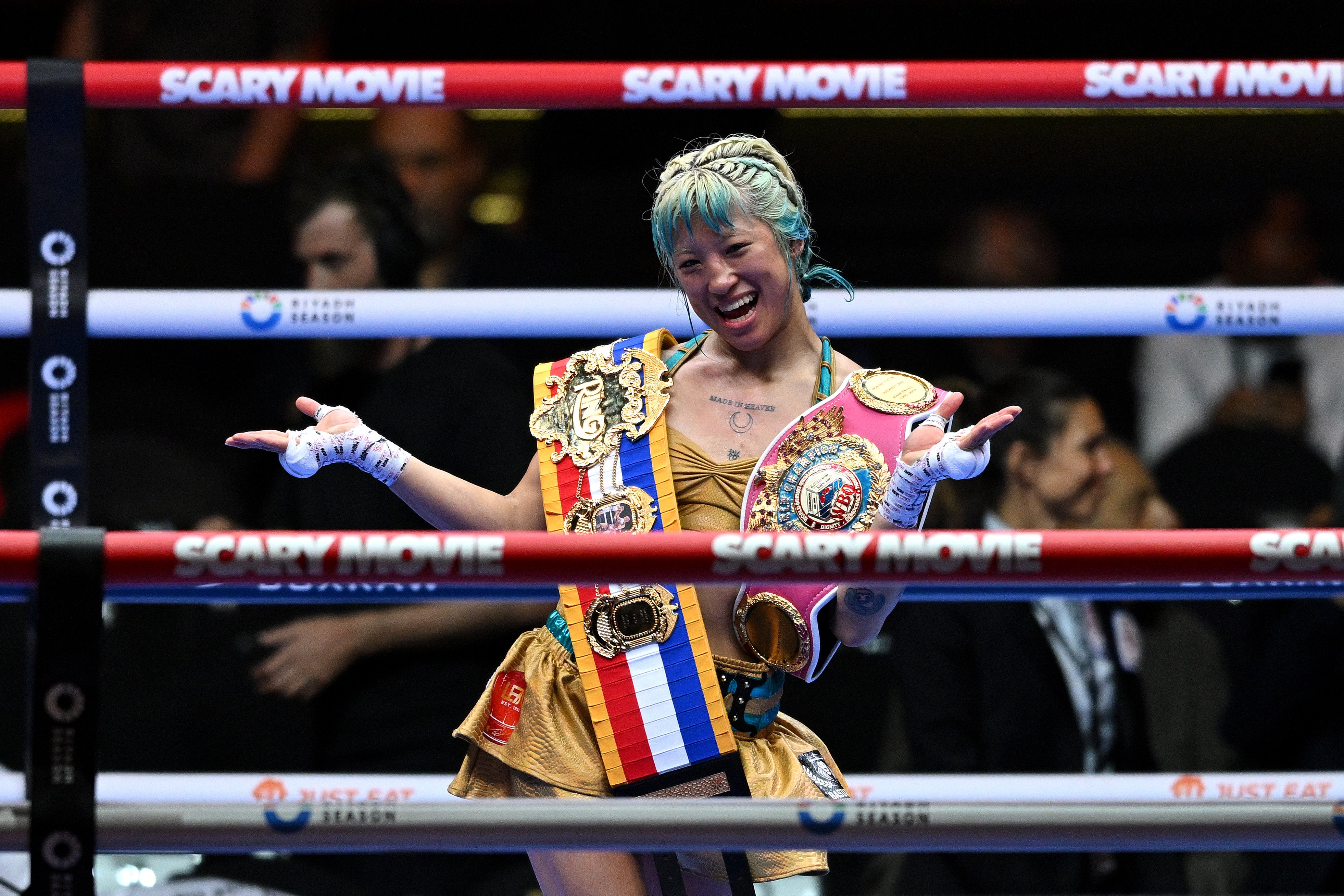 A victorious Mizuki Hiruta poses (Getty)