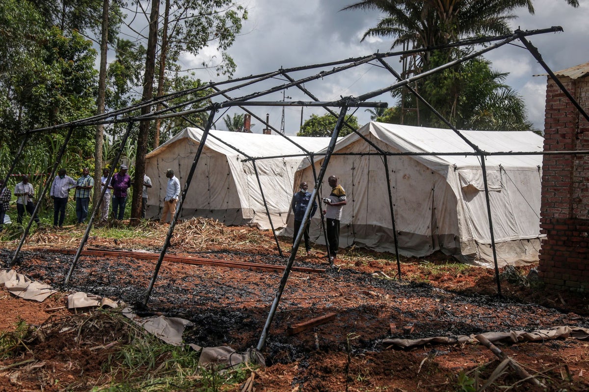 Ebola cases surpass 900 as treatment centre attacks hinder response – UK Times Ebola cases surpass 900 as treatment centre attacks hinder response – UK Times