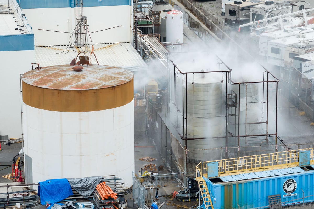 Southern California officials trying to prevent explosion or leak from damaged chemical tank – UK Times
