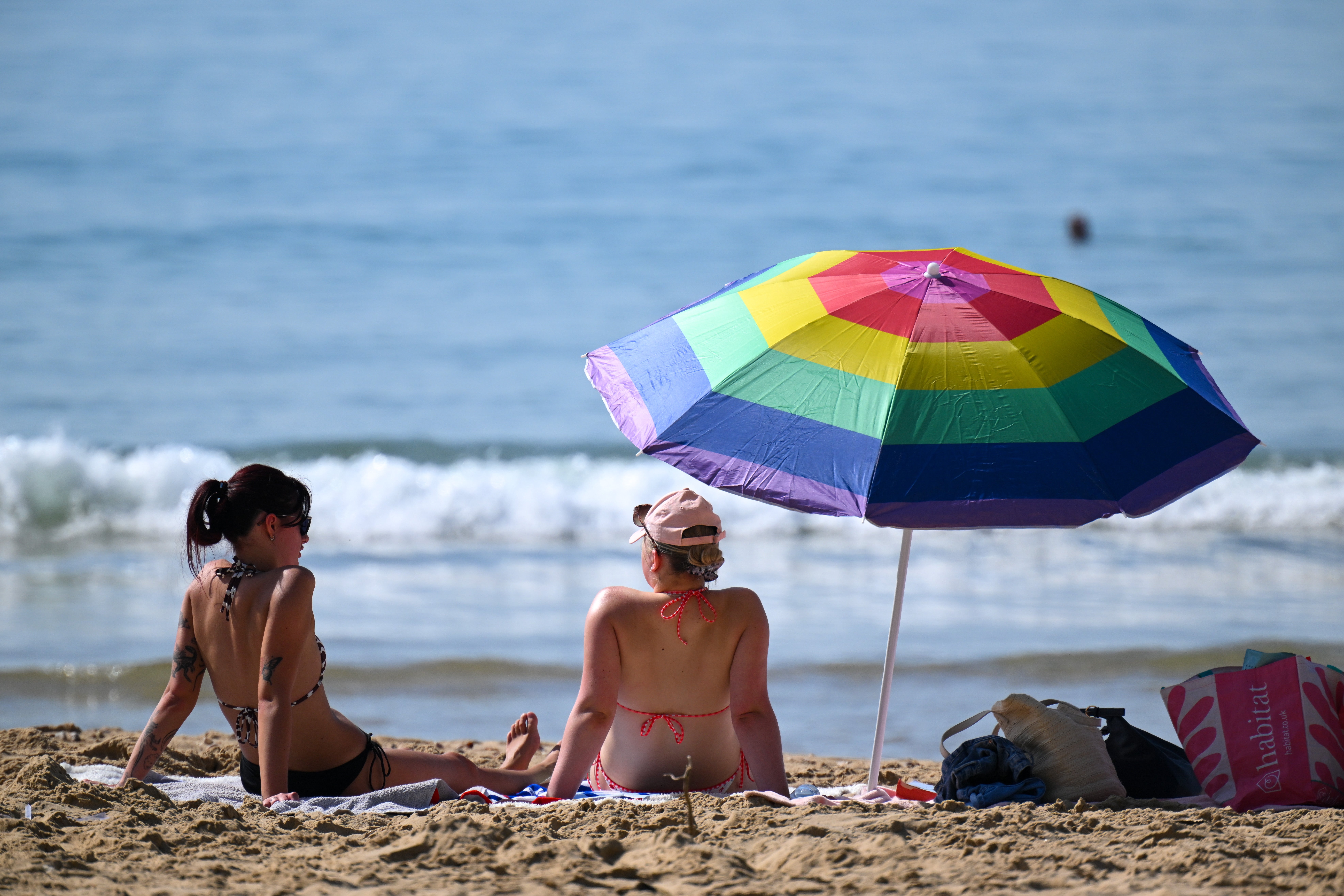 independent.co.uk - Sapphire Hope - UK set for hottest Bank Holiday Monday as temperatures soar in heatwave