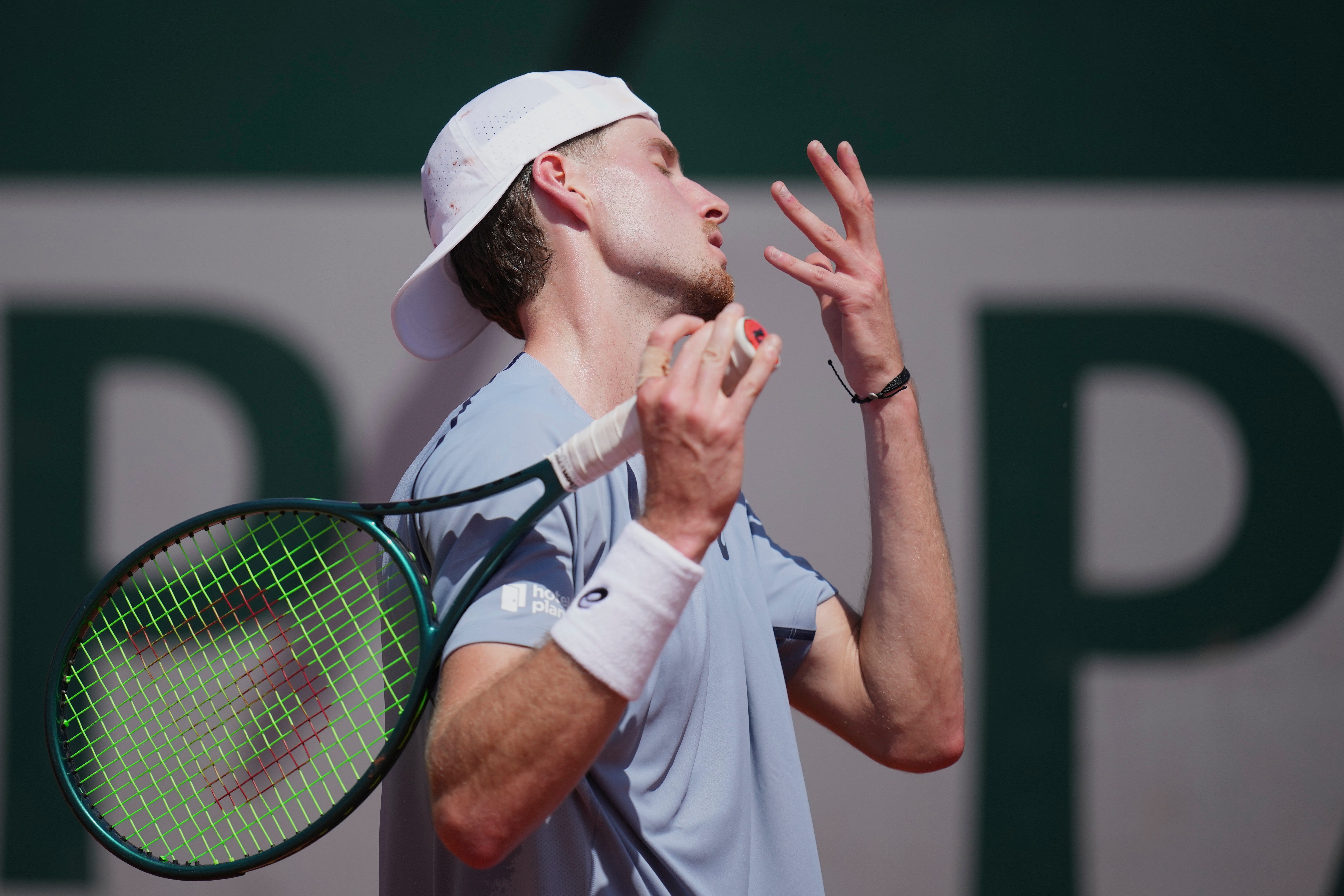 Toby Samuel reacts to losing a point against Alex De Minaur (Christophe Ena/AP) (AP)