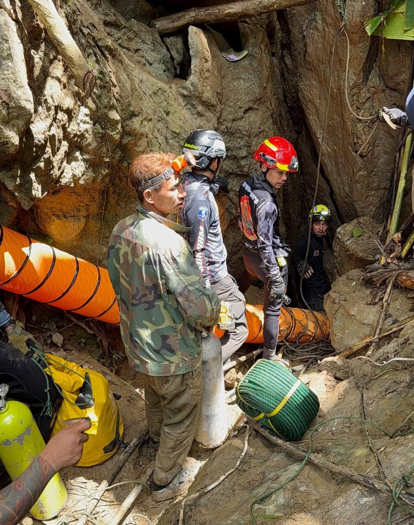 LAOS-RESCATE DE CUEVA