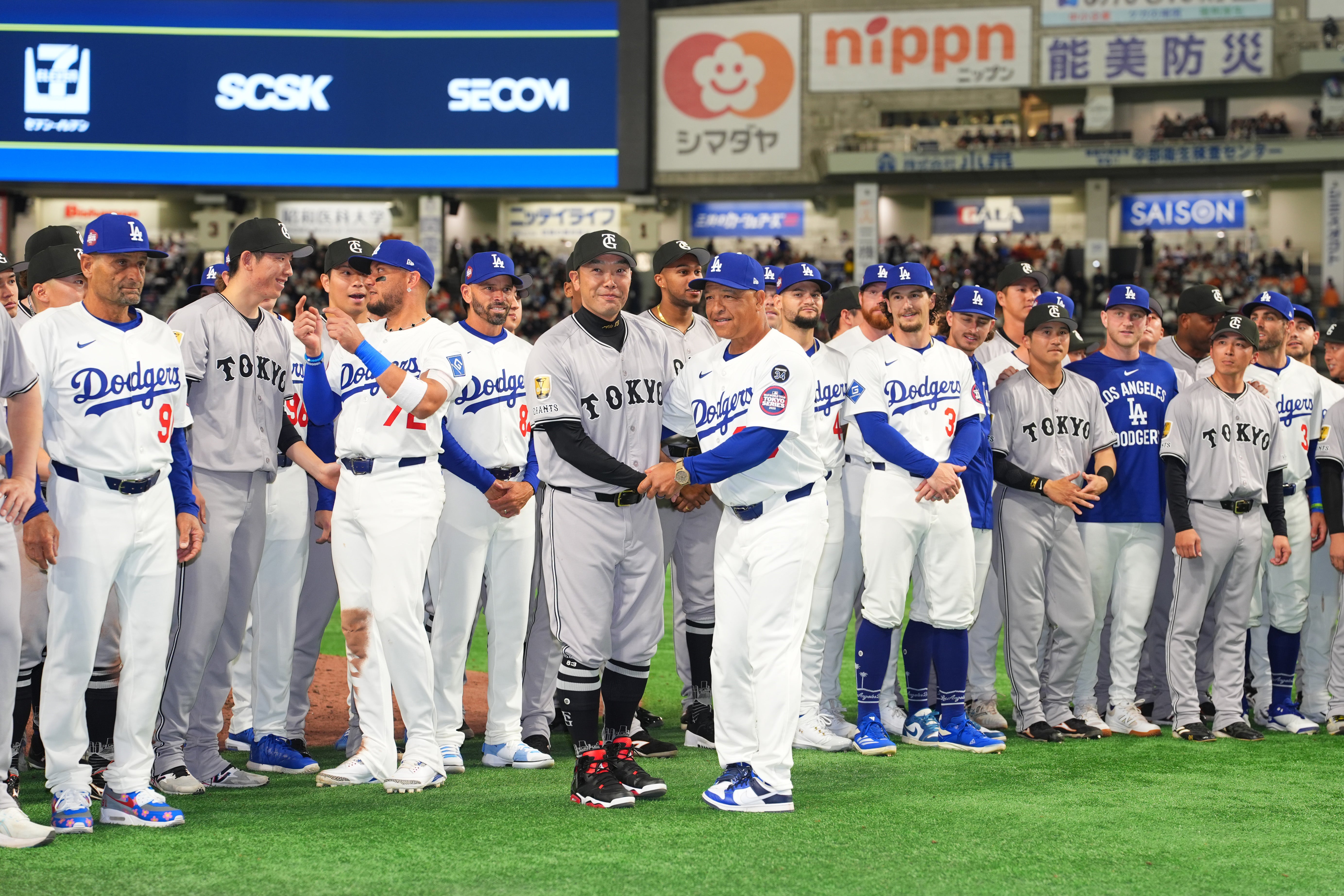 File. Manager Dave Roberts of Los Angeles Dodgers and Shinnosuke Abe of Yomiuri Giants shake hands after their game in Tokyo, Japan, on 15 March 2025 (Getty)