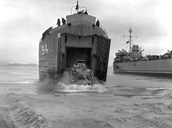A US M46 Patton tank disembarks from a Landing Ship Tank, Wonsan in November 1950