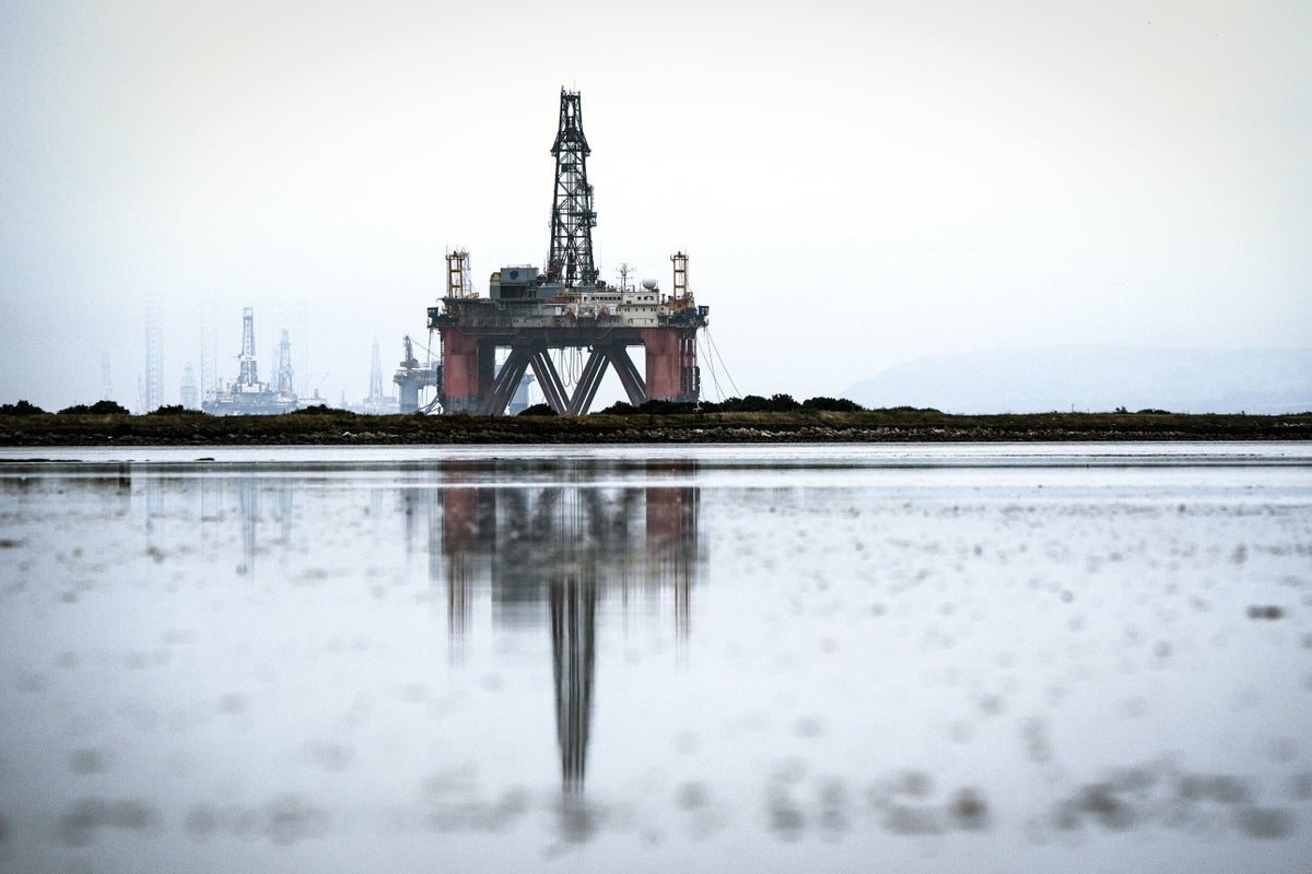 Oil prices return to 100 dollars a barrel as hopes of Iran peace talks wane