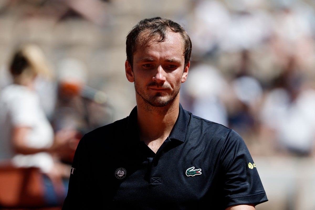 Daniil Medvedev’s latest first-round defeat extends miserable French Open record