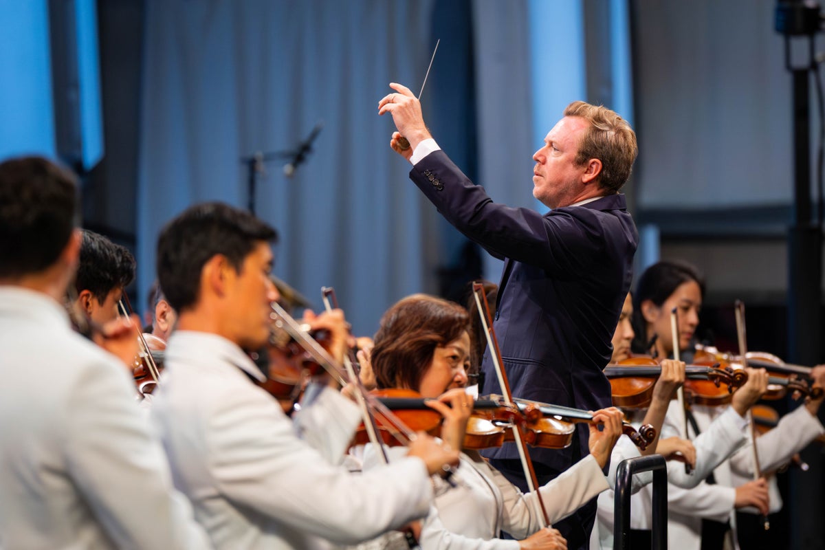 British conductor and Air France pilot Daniel Harding selected as LA Phil successor British conductor and Air France pilot Daniel Harding selected as LA Phil successor