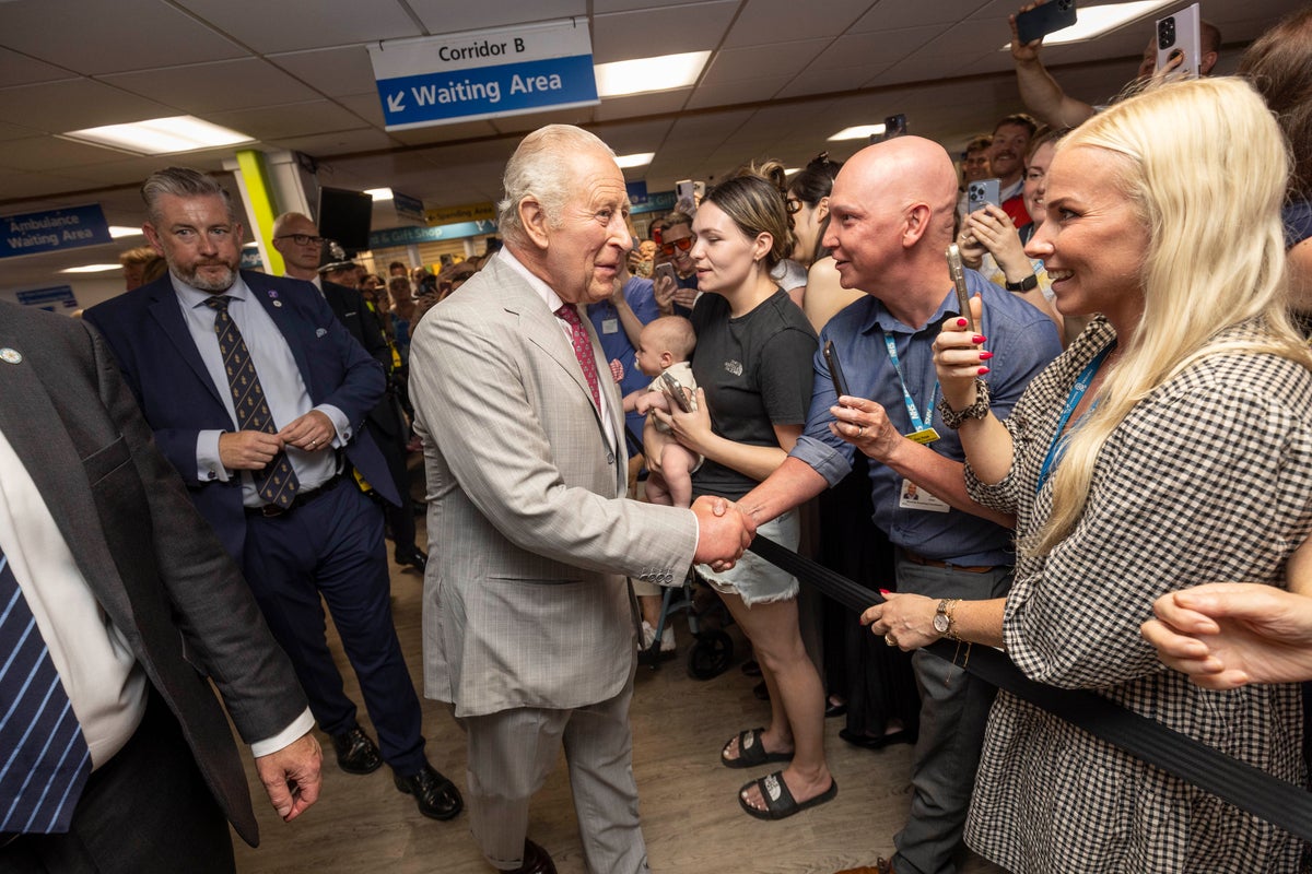 King Charles creates ‘instant bond’ with cancer patients at hospital centre visit King Charles creates ‘instant bond’ with cancer patients at hospital centre visit