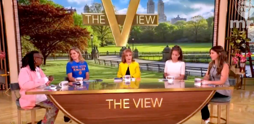 Os co-apresentadores de 'The View' criticaram Donald Trump por não comparecer ao casamento de seu filho no fim de semana do Memorial Day