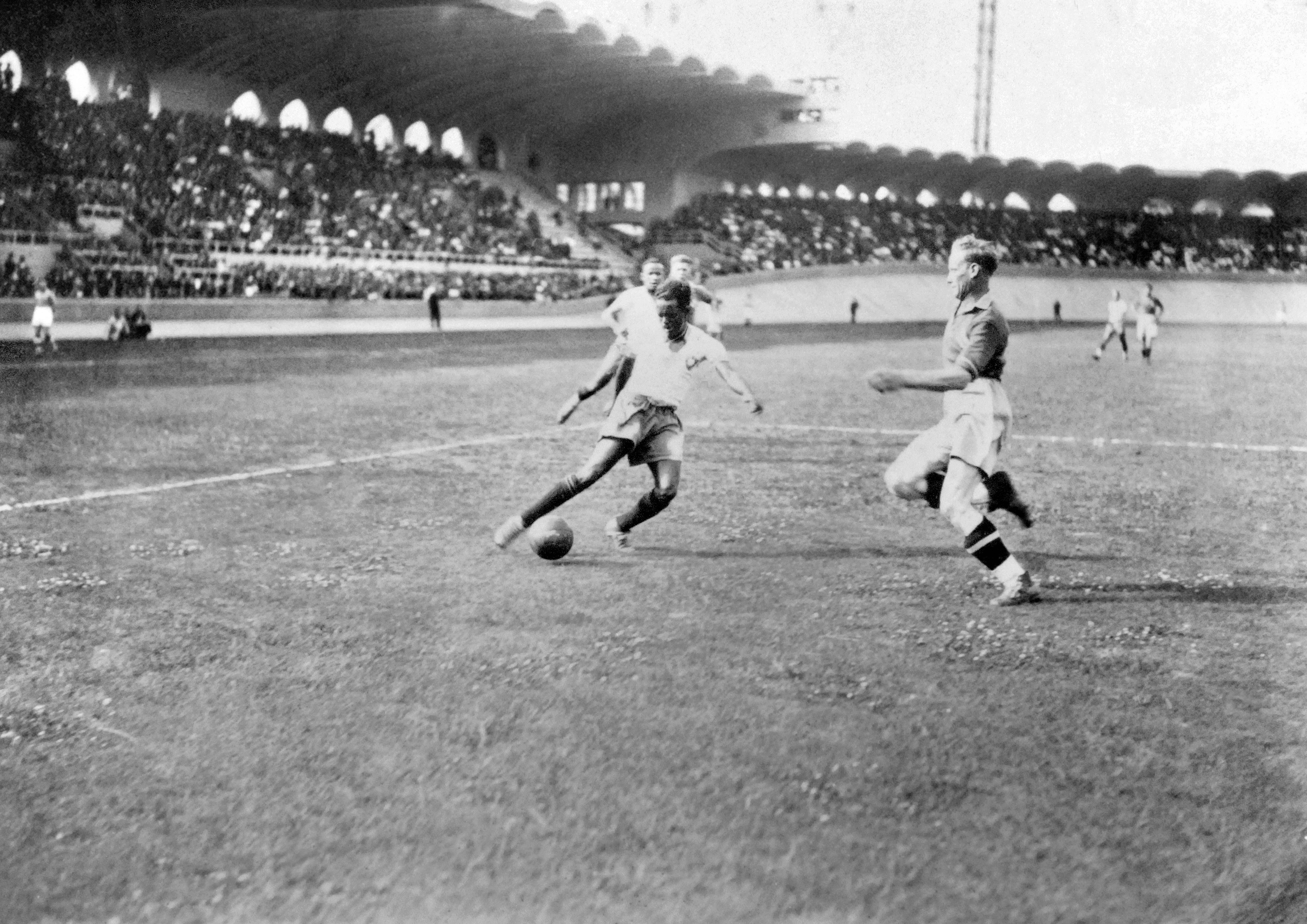 Leonidas (centre) won both the prize for best player and top goalscorer in 1938