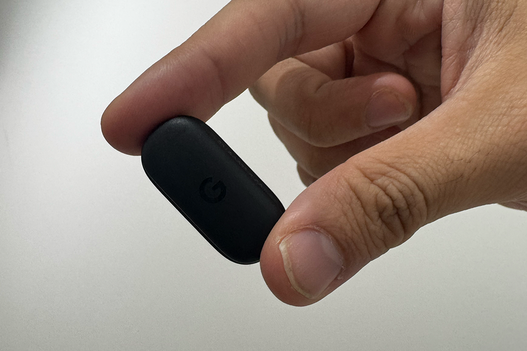 The Fitbit Air is tiny and charges magnetically (Alex Lee/The Independent)