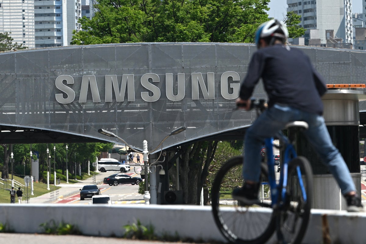 Samsung işçiləri mükafat ayrı-seçkiliyi səbəbindən narazıdır