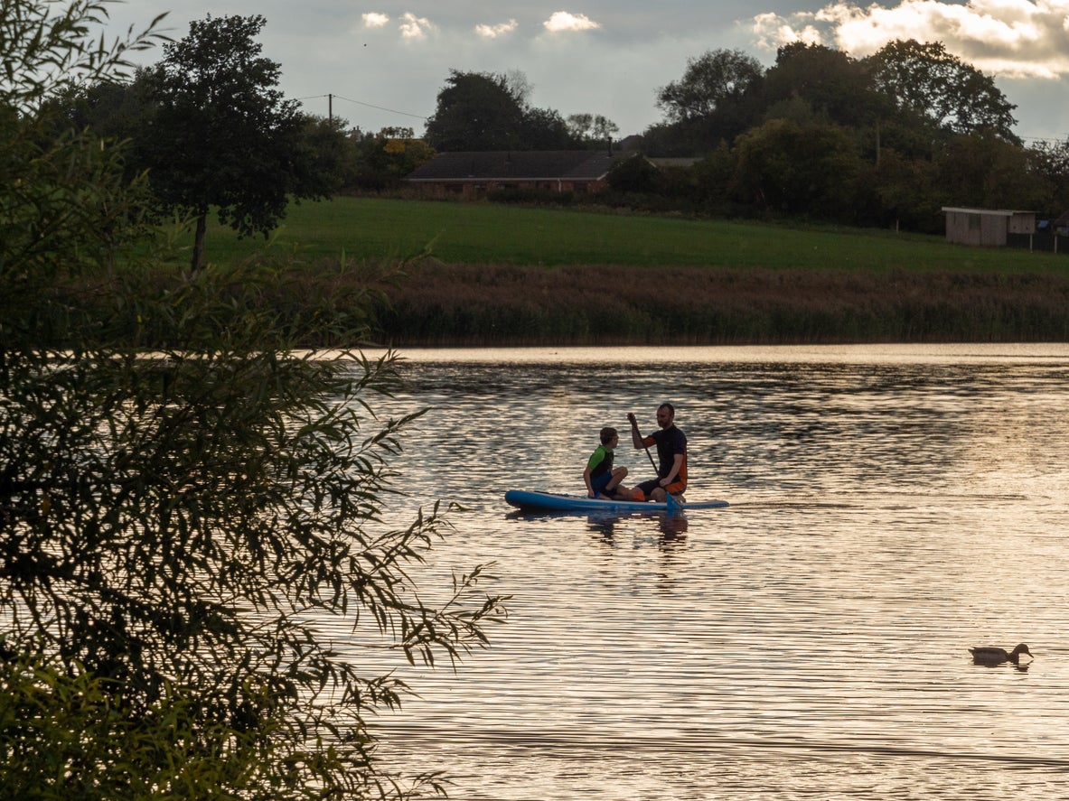 Paddleboarders on Pickmere lake in Knutsford, Cheshire, UK. (Getty Images)