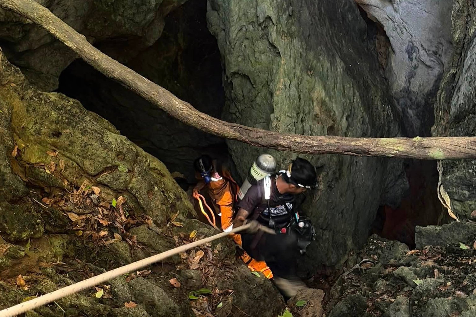 Rescuers try to reach people trapped inside a cave in Xaisomboun province of Laos (Local Library)