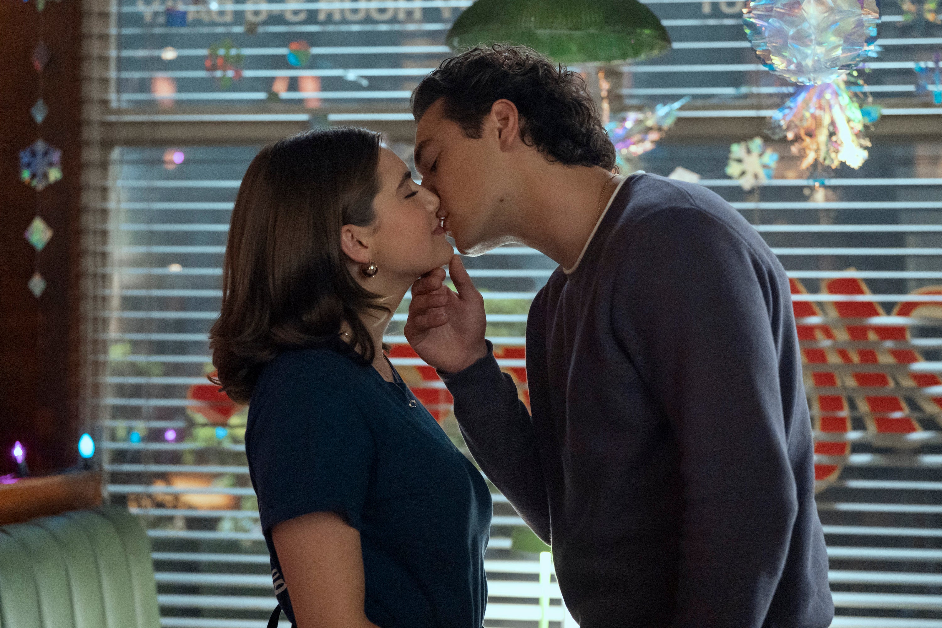 Ella Bright e Belmont Cameli sono co-protagonisti della storia d'amore per giovani adulti