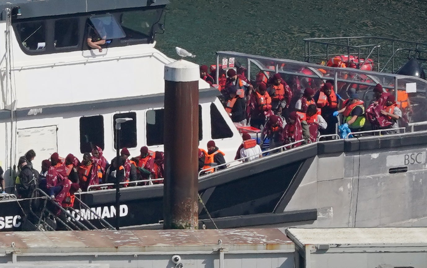 More than 1,000 migrants arrive in UK after crossing English Channel during heatwave