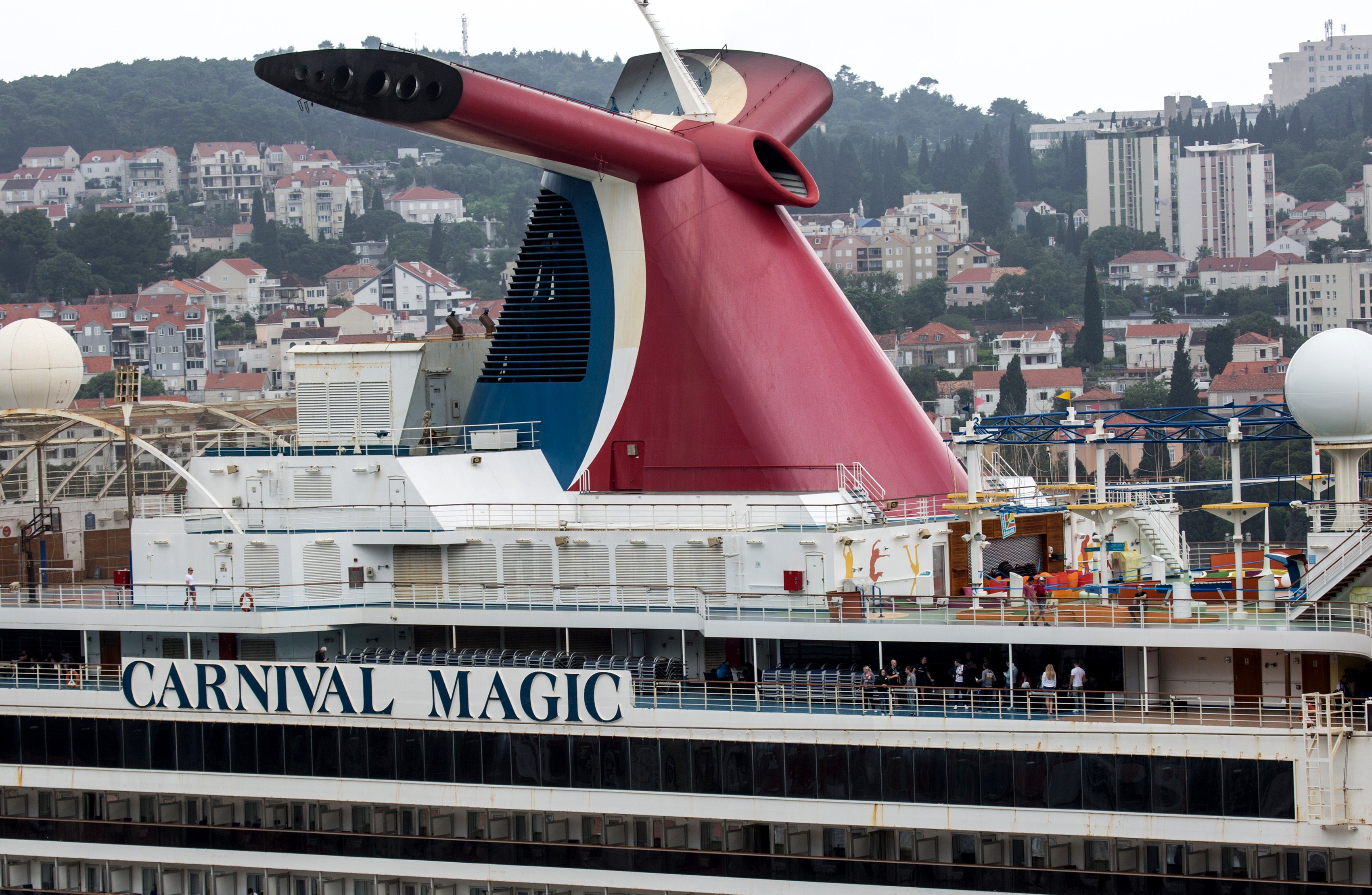 Jorge Luis Alverio Nunez of Florida has claimed in a lawsuit that Carnival Magic’s pool deck was ‘unreasonably and dangerously hot’
