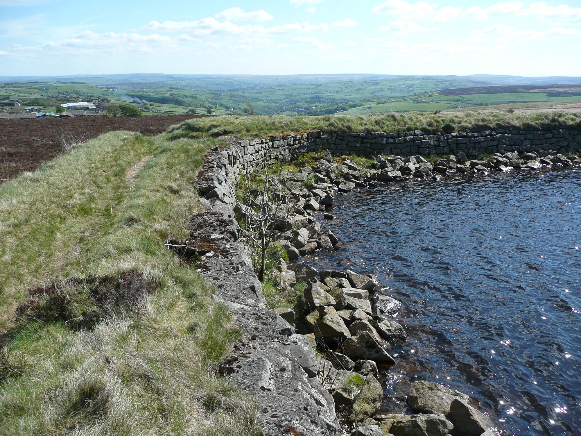 Police were called to Leadbeater Dam on Lumb Lane, Halifax, just before 3.20pm on Bank Holiday Monday (Humphrey Bolton)