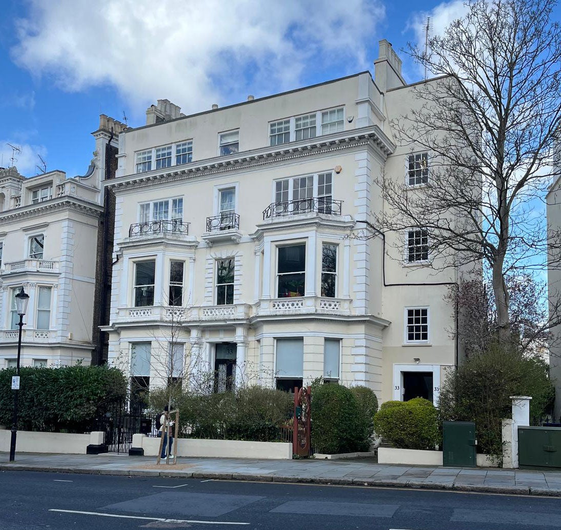 A flat in Holland Park was at the center of the dispute