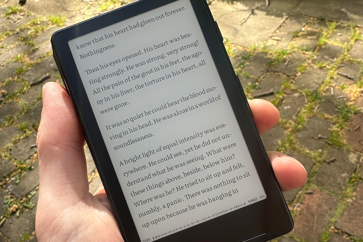 Xteink X4 ereader review: An ‘obscenely small’ Kindle alternative | The ...