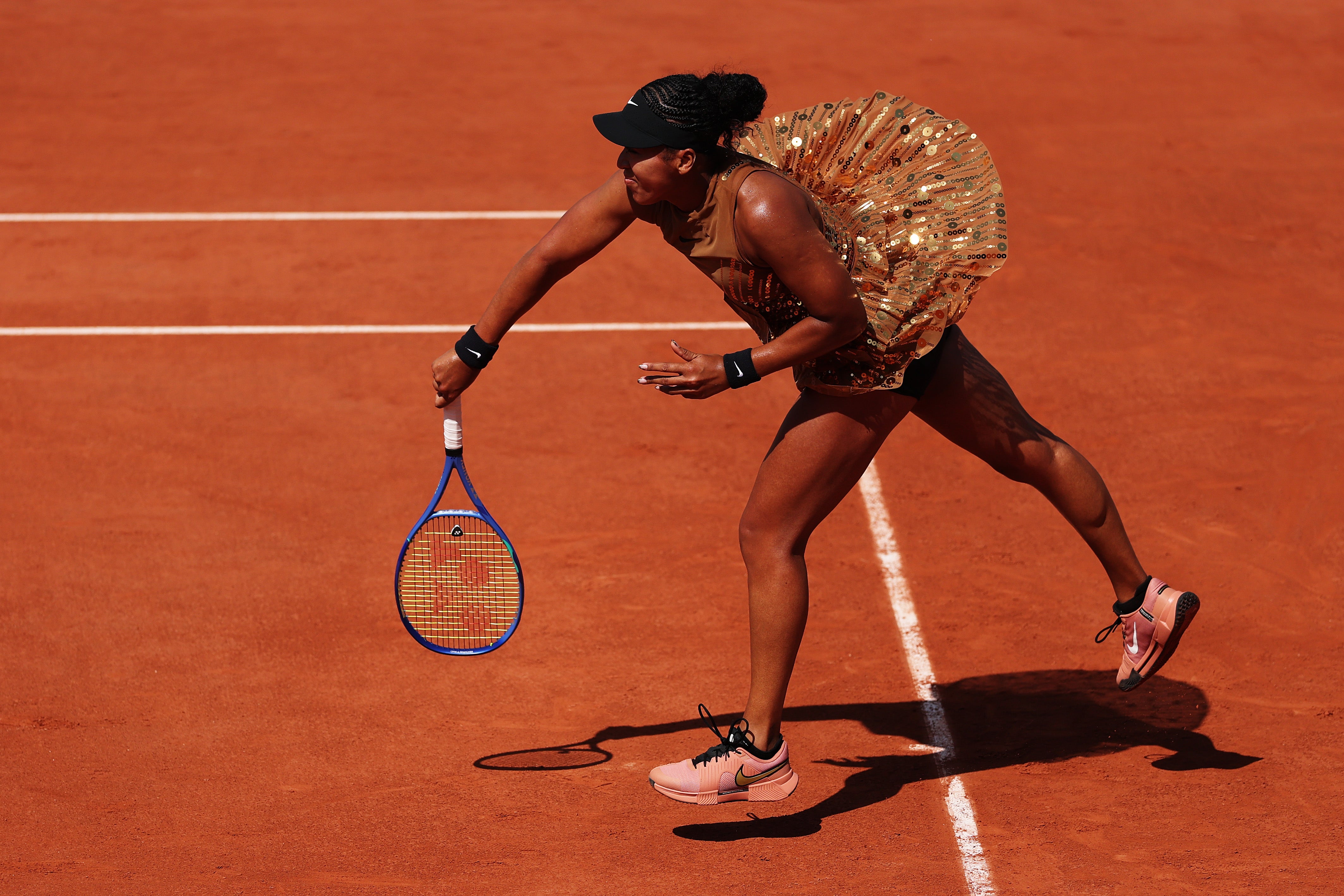 Osaka removed the jacket and train before starting the contest on Court Simonne-Mathieu