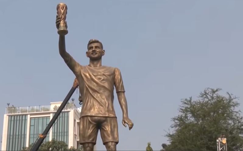Lionel Messi’s statue in Kolkata