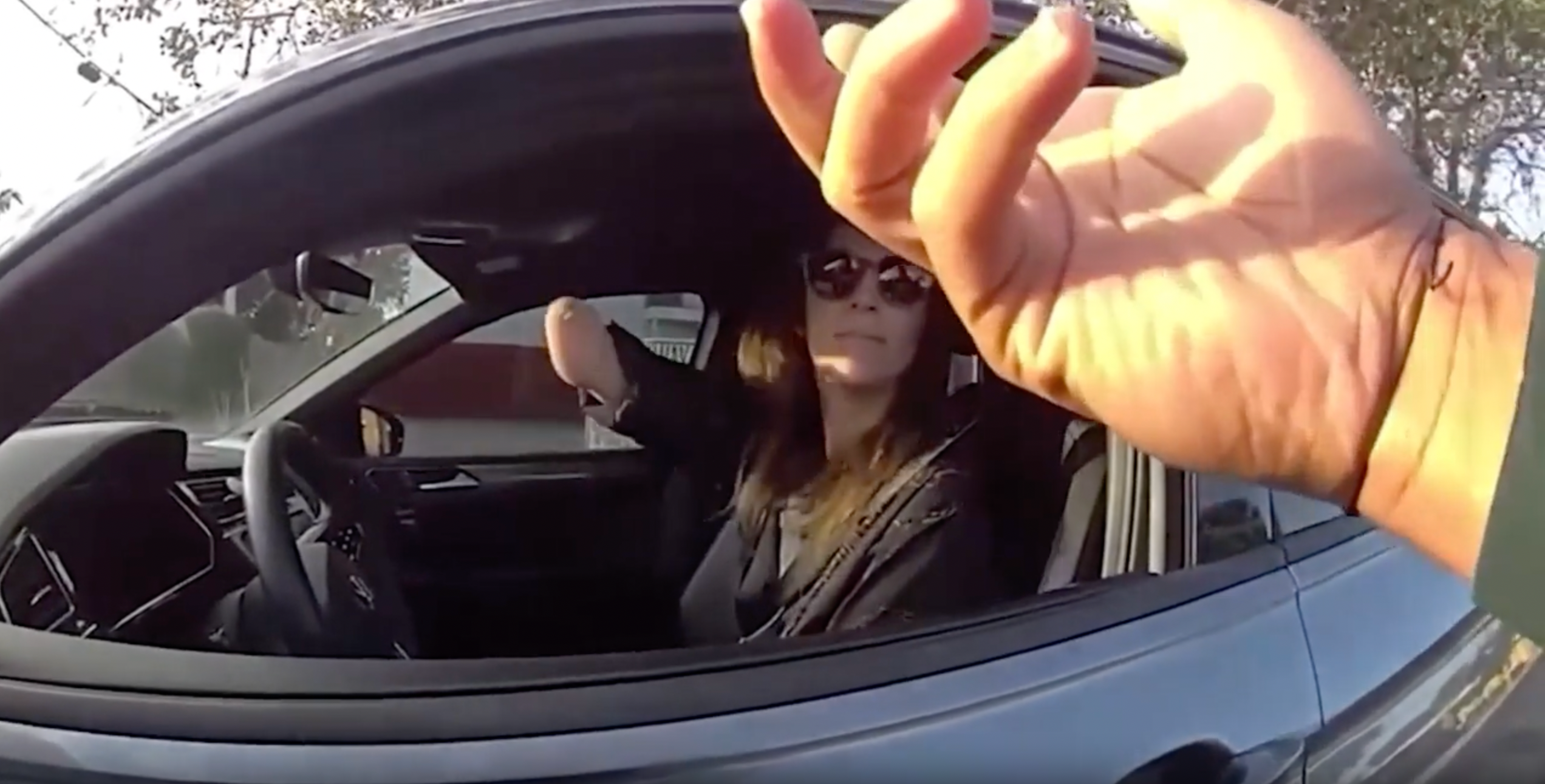 Cop pulls over disabled driver for holding phone in hand that doesn’t exist