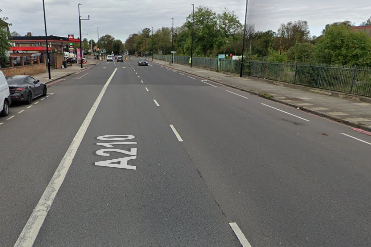 Metropolitan Police officer ‘drove on wrong side of road at 80mph’ before crash which killed pregnant woman Metropolitan Police officer ‘drove on wrong side of road at 80mph’ before crash which killed pregnant woman