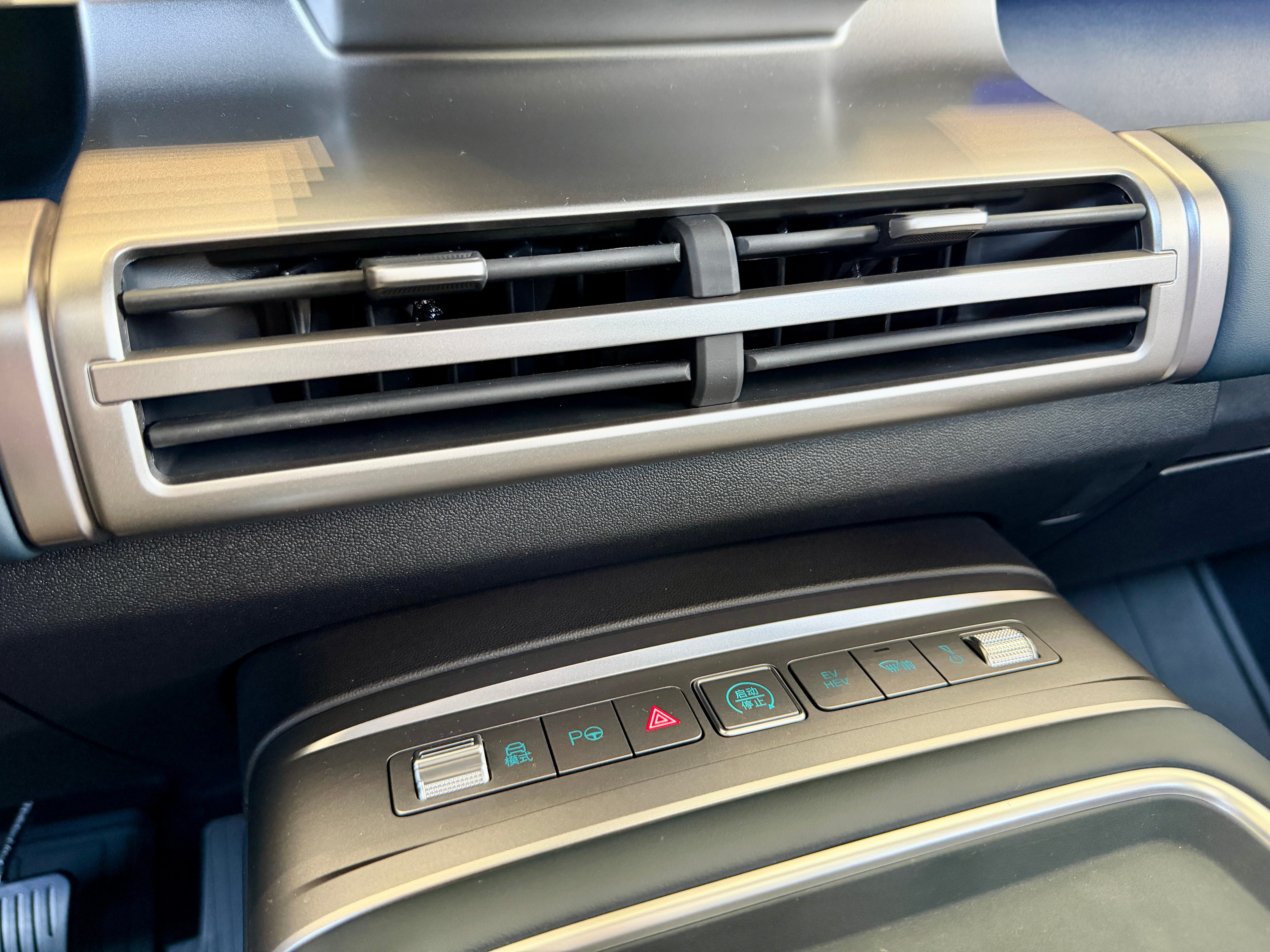 The interior of the new BYD Ti7 exudes quality with nicely finished air vents and lovely finishes