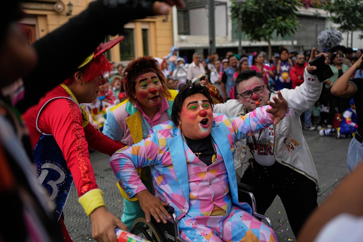 Clown Day in Peru, violence in Colombia and other top photos from Latin America and the Caribbean – UK Times Clown Day in Peru, violence in Colombia and other top photos from Latin America and the Caribbean – UK Times