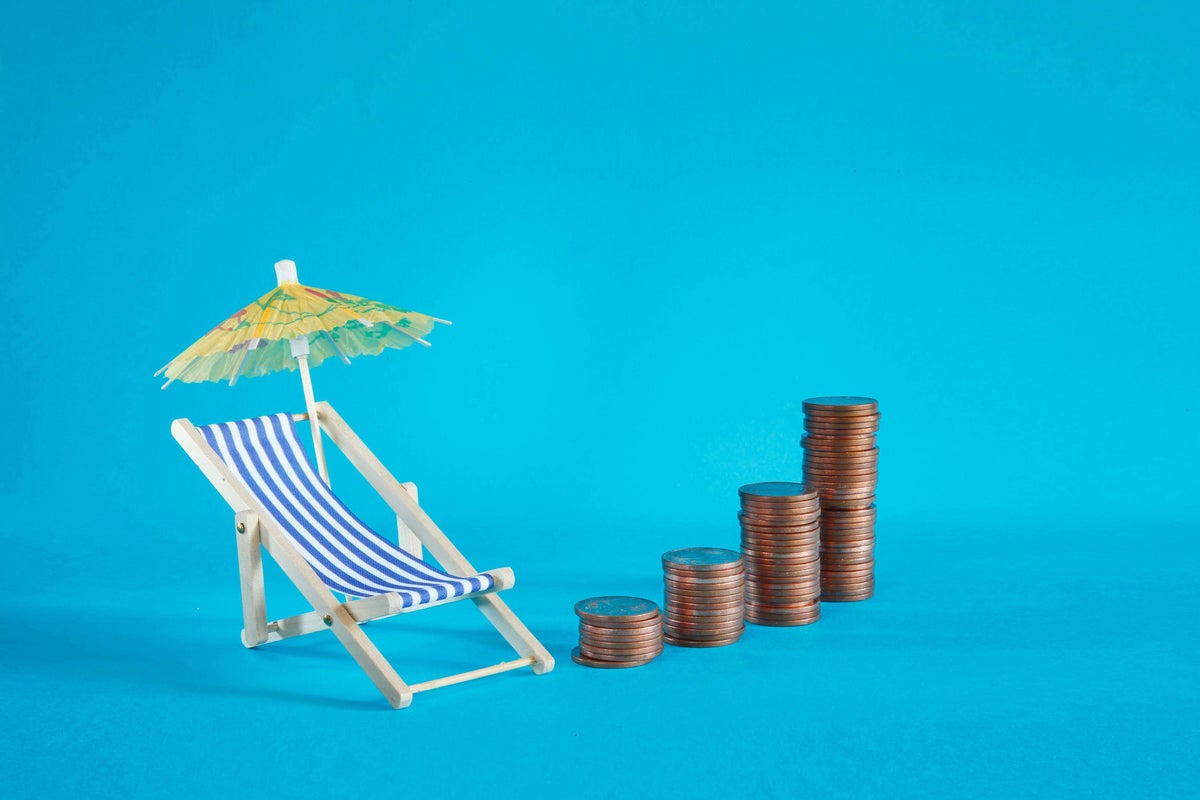 8 ways to avoid last-minute summer holiday spending traps