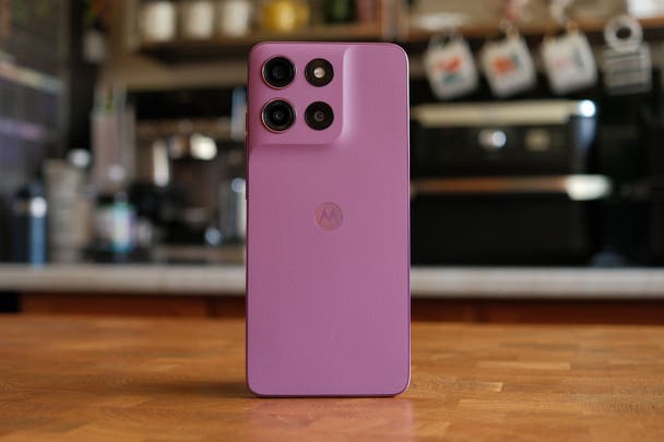 best cheap phone indybest review Motorola G17