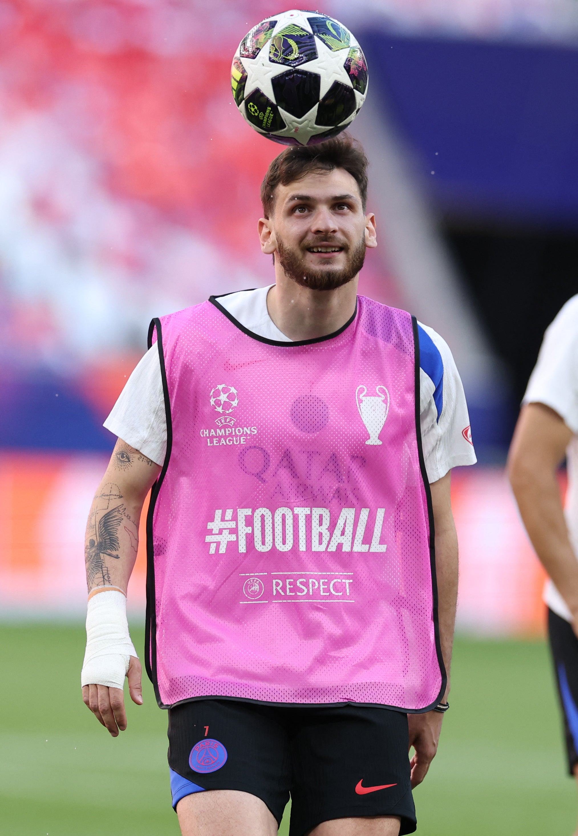 Khvicha Kvaratskhelia during training with PSG in Budapest