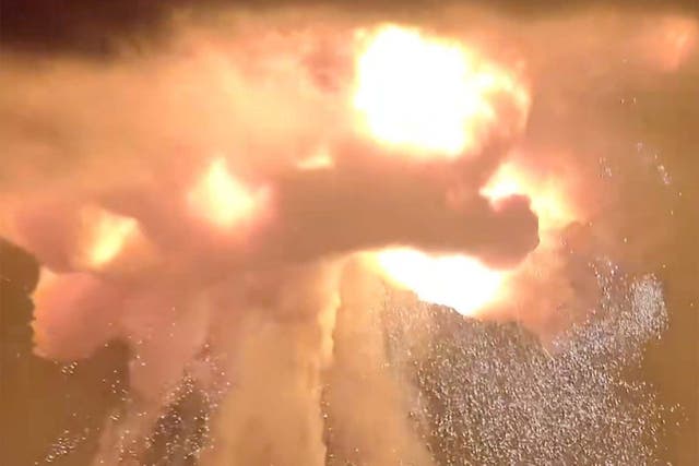 <p>Un cohete New Glenn de Blue Origin explota durante una prueba de encendido de motores el jueves 28 de mayo de 2026 en Cabo Cañaveral, Florida</p>