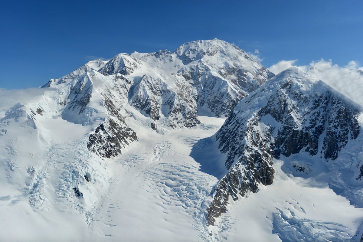 Three tourists dead after falling near notorious pass on North America’s tallest peak – UK Times Three tourists dead after falling near notorious pass on North America’s tallest peak – UK Times