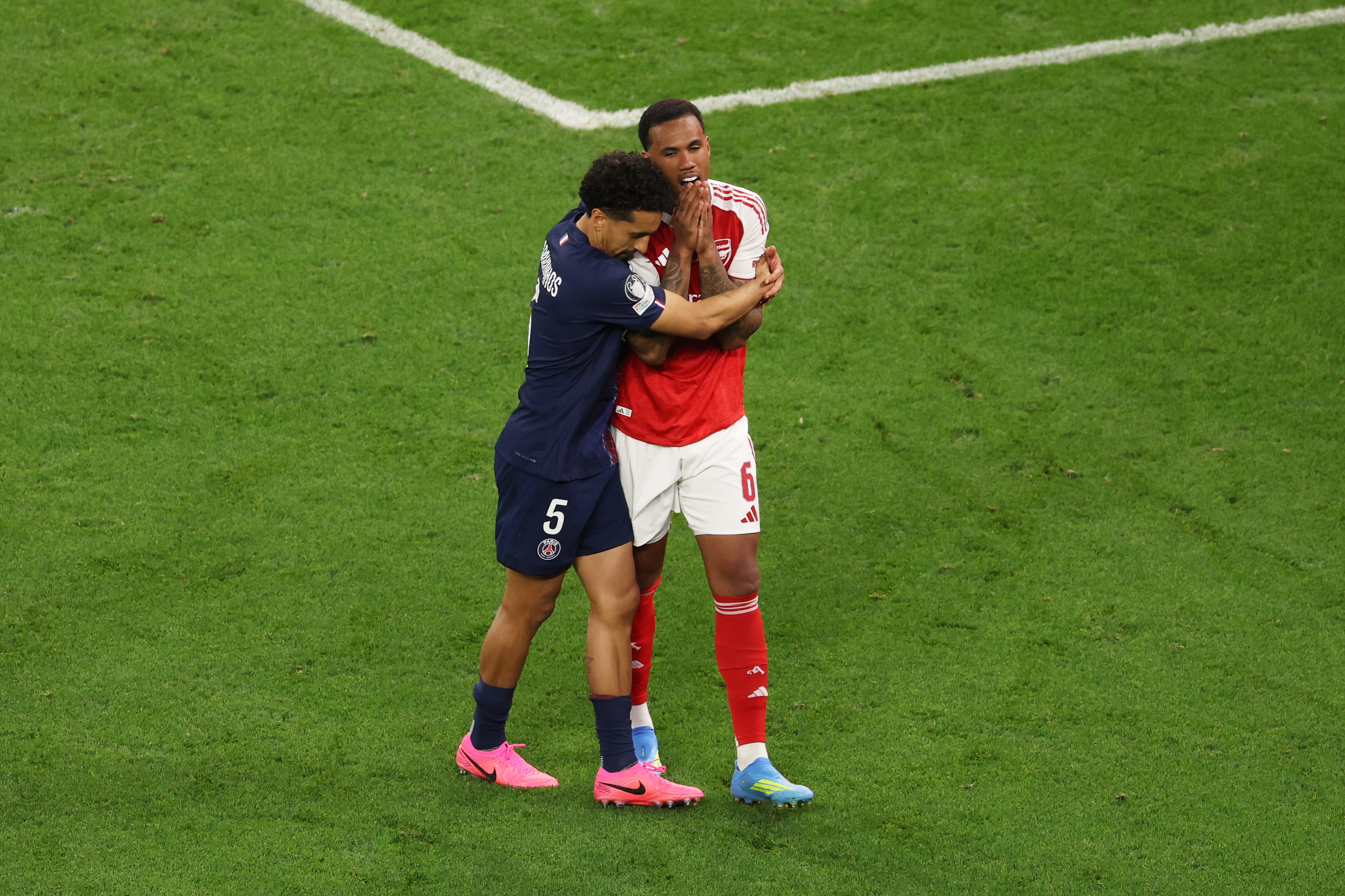 Marquinhos consoles Gabriel