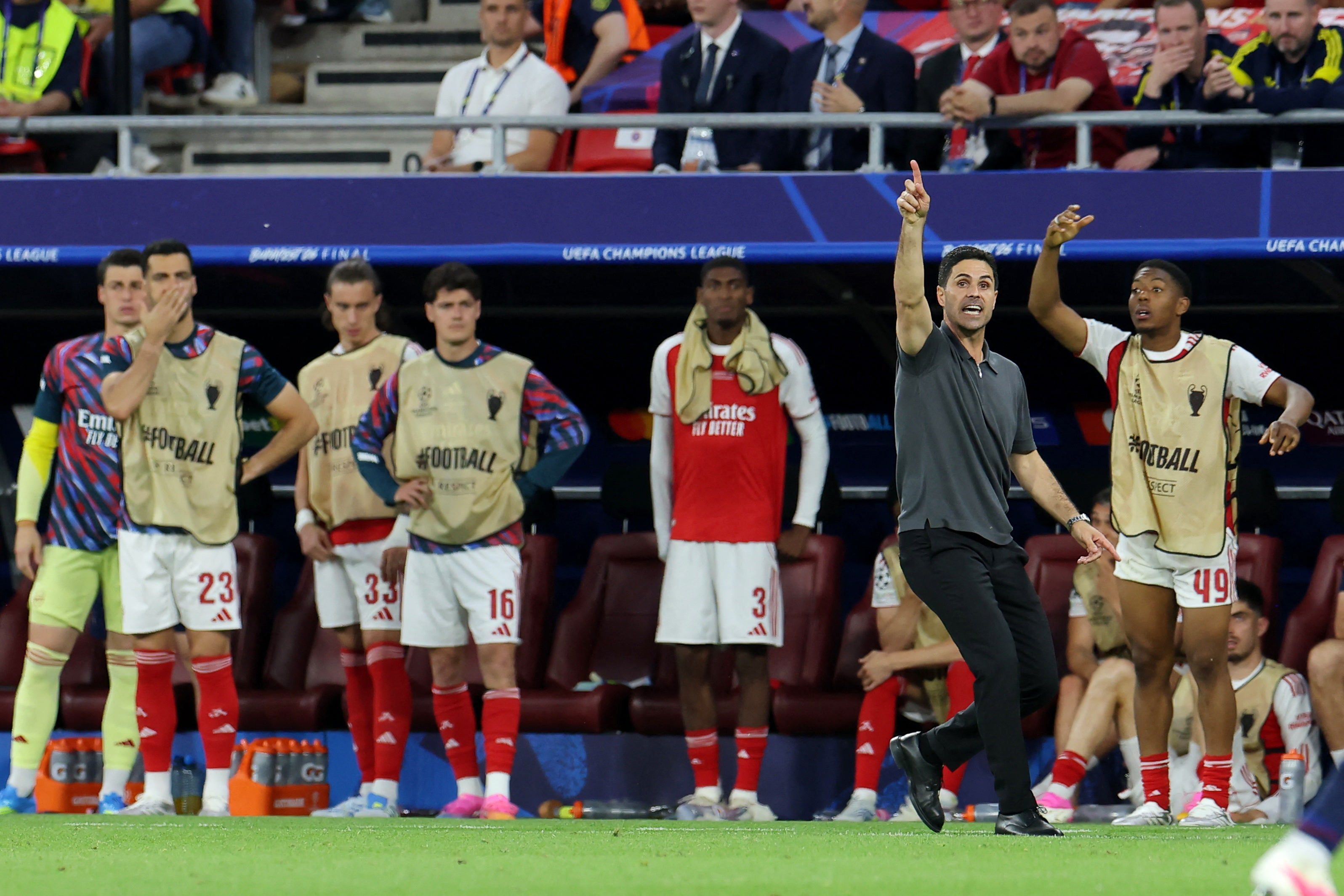 Mikel Arteta set Arsenal up to absorb pressure with a compact defnsive shape
