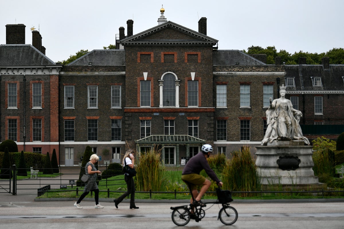 Met Police investigates five officers over &lsquo;inappropriate&rsquo; comments at Kensington Palace