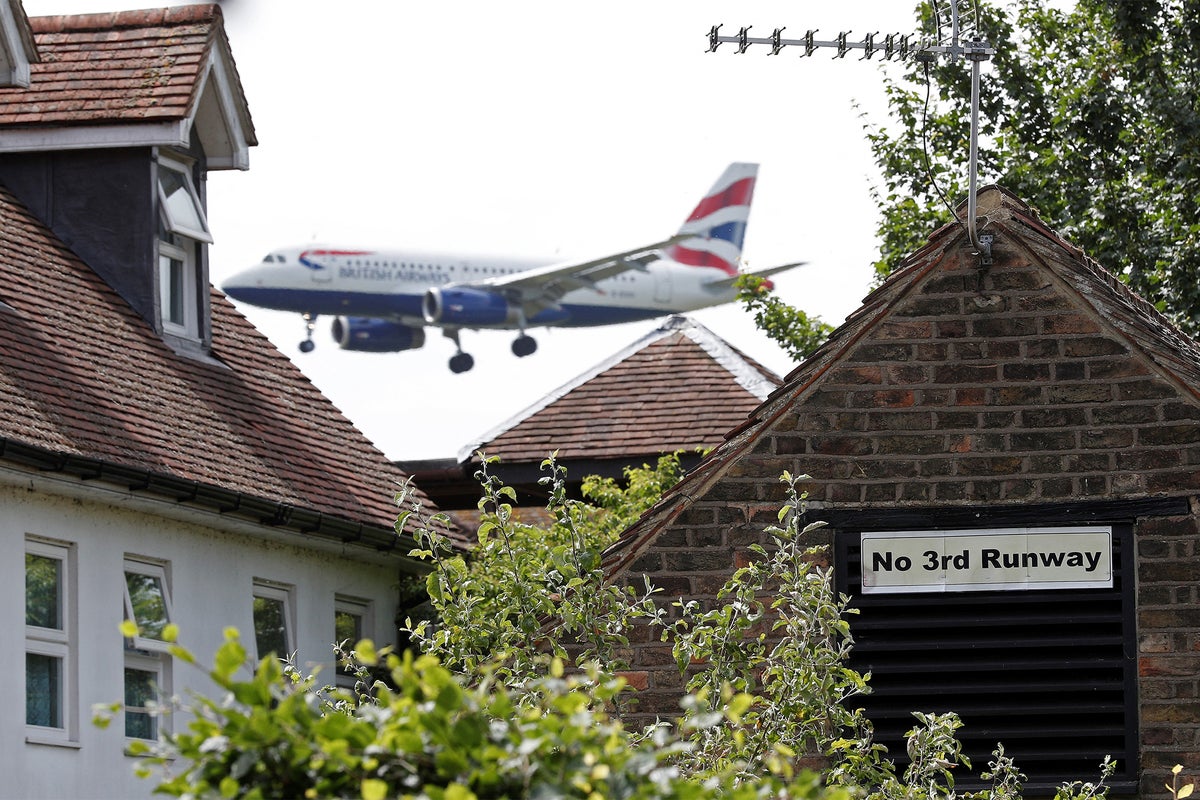 Gatwick claims Heathrow’s third runway plans leave local households out of pocket