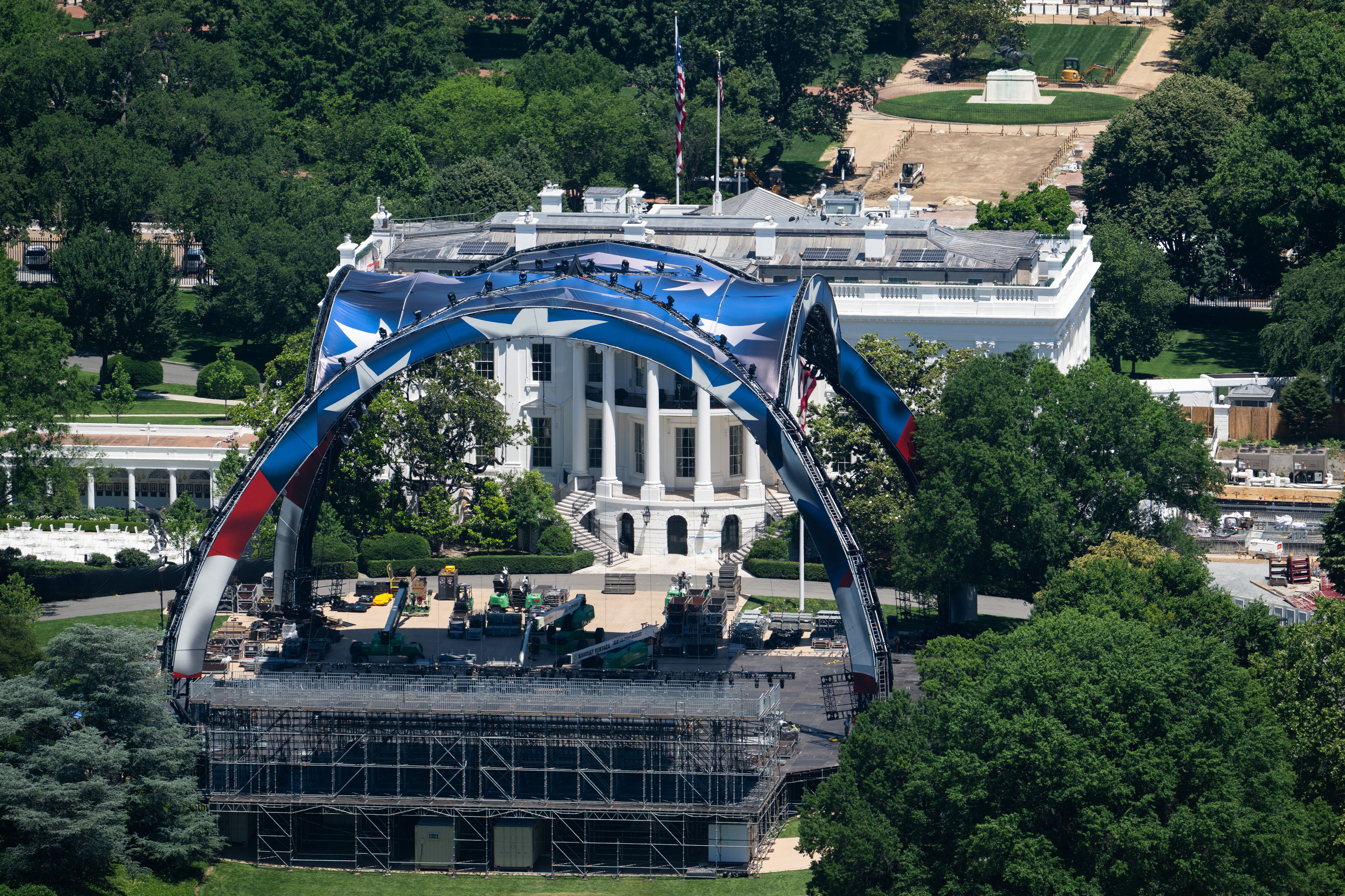 Construction of the UFC ring at the White House