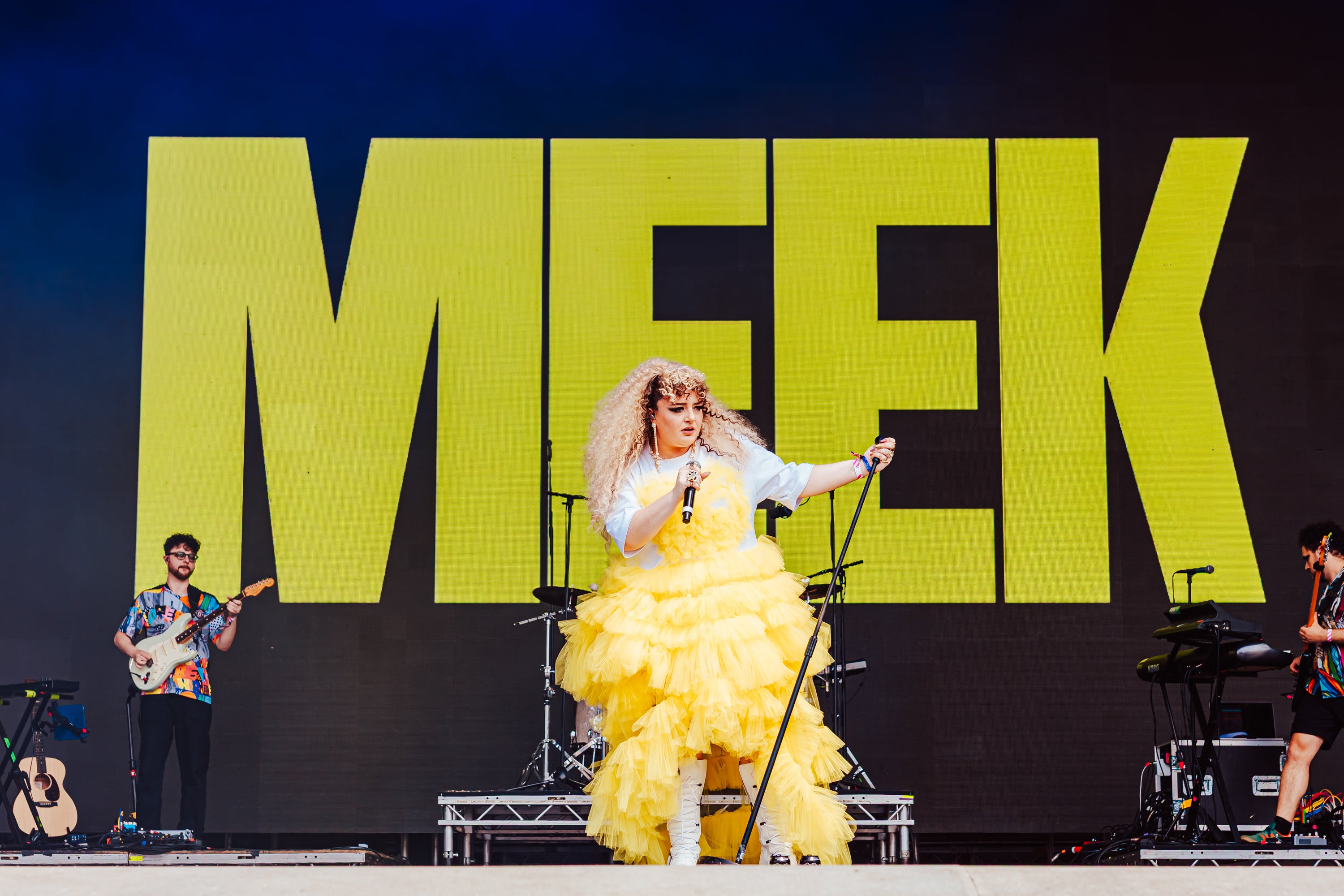 MEEK was an explosion of yellow tulle for her ‘Fabulous’ performance