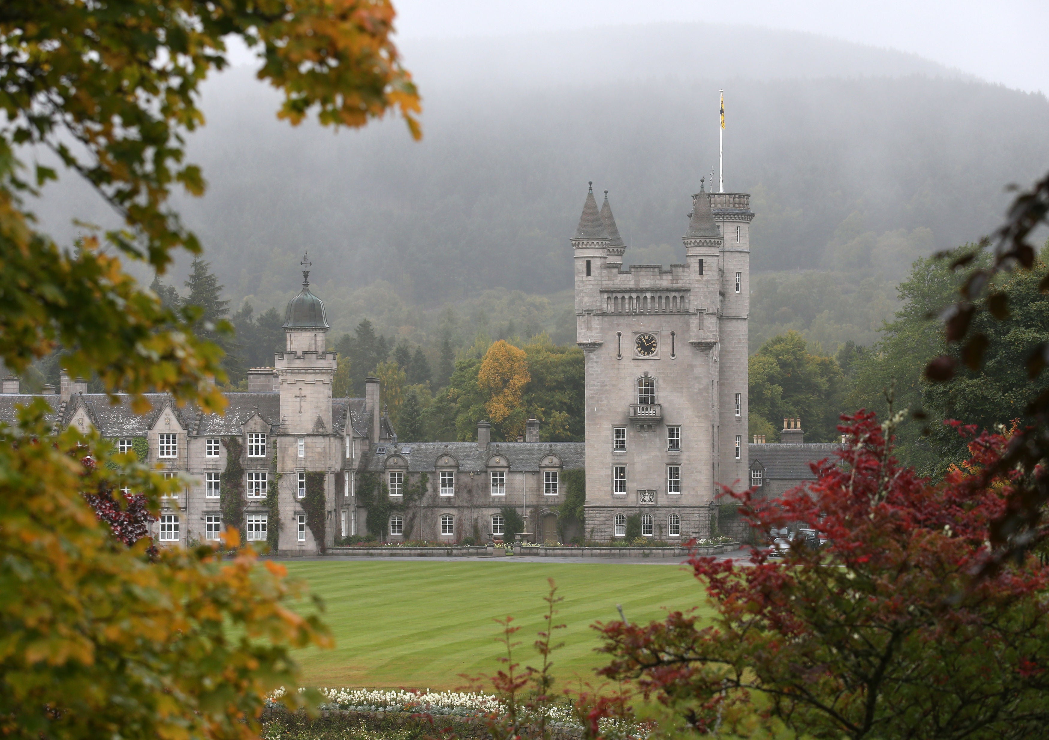 Castillo de Balmoral en la niebla de Aberdeenshire (Andrew Milligan/PA)