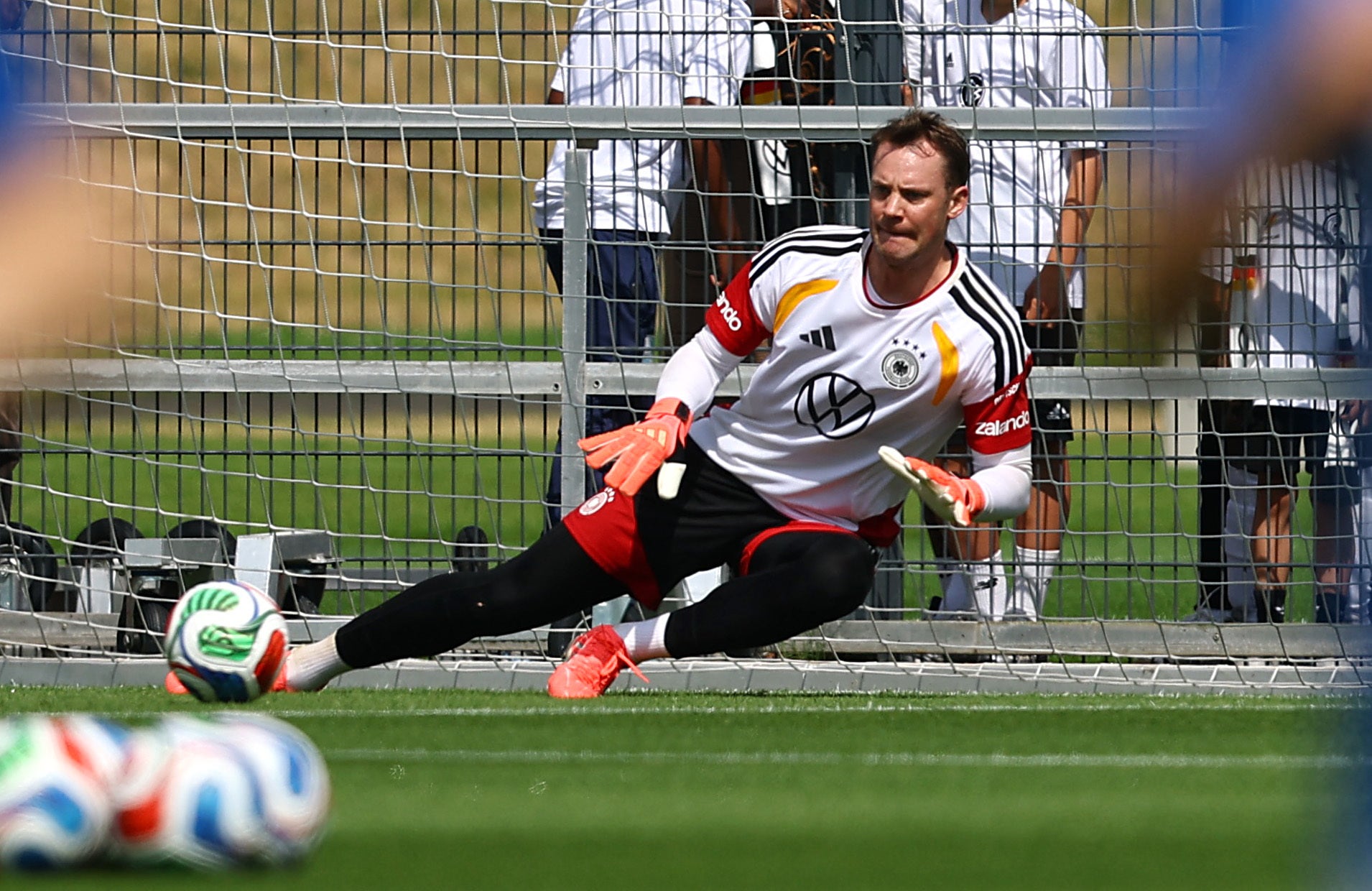 Manuel Neuer has reversed his international retirement to return to the World Cup