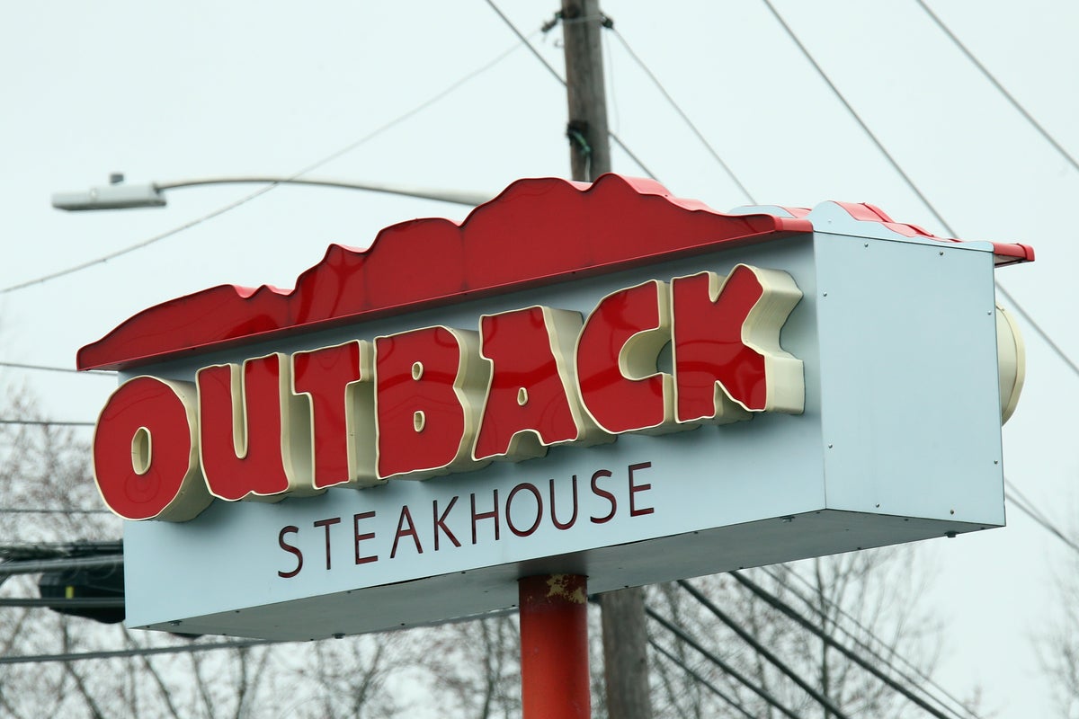 Outback Steakhouse sued for .5M after customer slips on mashed potatoes and face-plants onto floor – UK Times Outback Steakhouse sued for .5M after customer slips on mashed potatoes and face-plants onto floor – UK Times