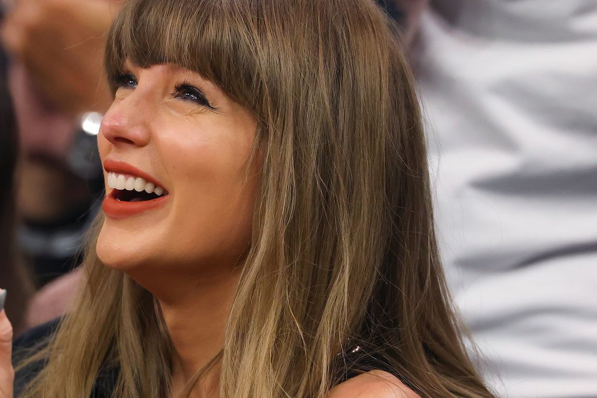Taylor Swift breaks silence about Toy Story 5 after cryptic billboard and fan rumors – UK Times Taylor Swift breaks silence about Toy Story 5 after cryptic billboard and fan rumors – UK Times