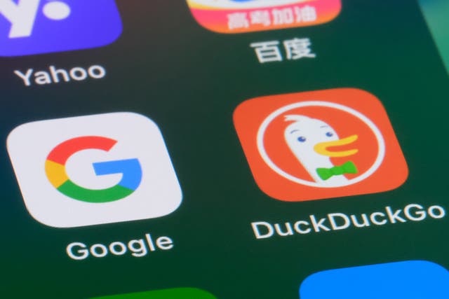 El motor de búsqueda DuckDuckGo tiene una fracción de los usuarios de Google, pero ganó popularidad en 2026.