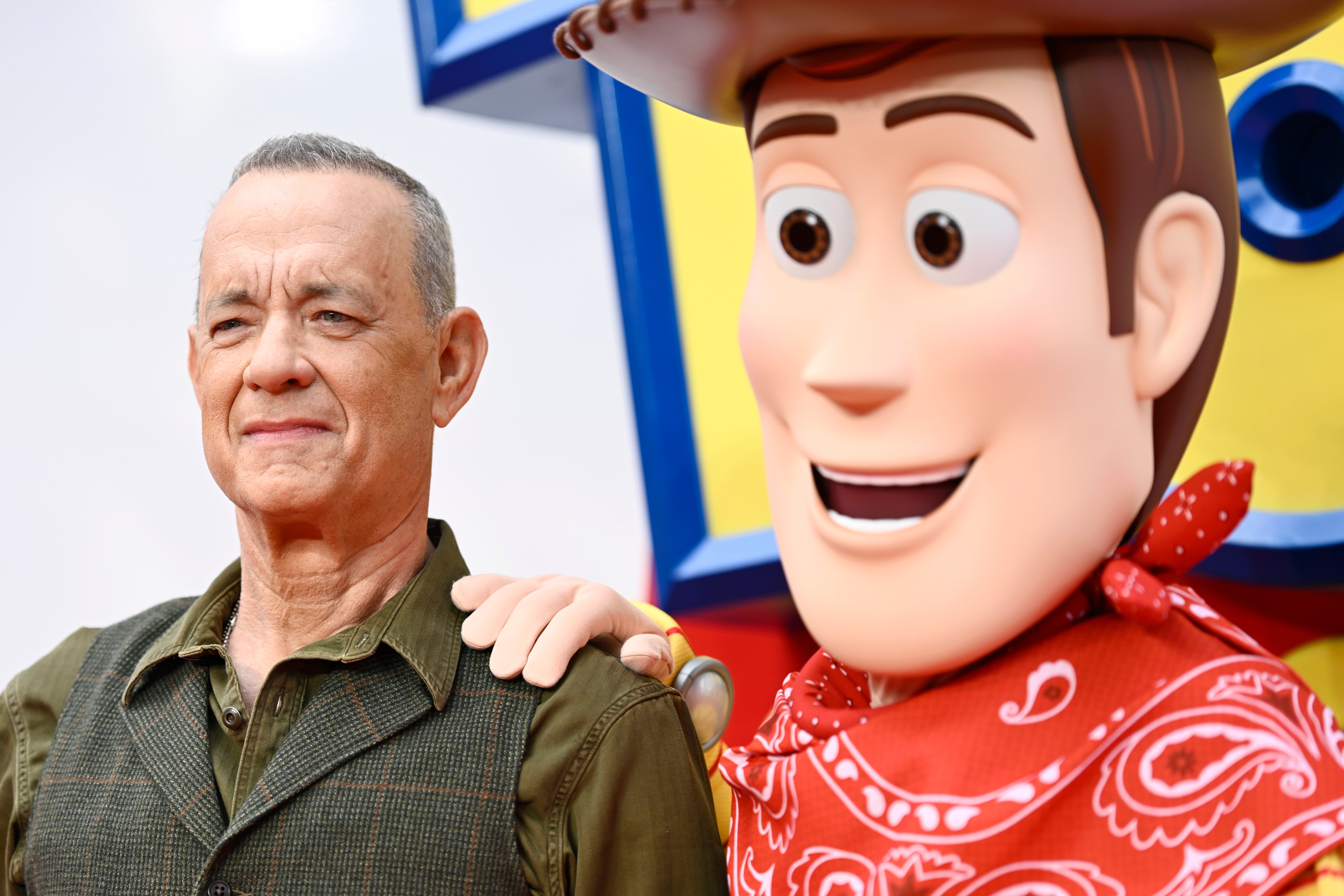 <p>Tom Hanks y “Woody” asisten al evento de presentación de ‘Toy Story 5’ en Londres, Reino Unido</p>