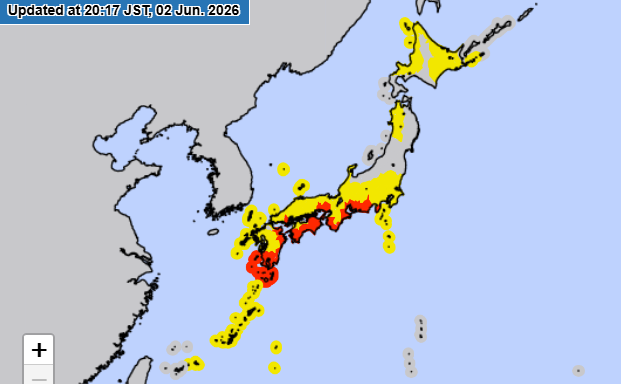 JMA has issued heavy rains and flood alerts (in red) for a large part of coastal areas across southern and central Japan. Over half the country remains under rainfall and thunderstorm alerts (yellow). (Japan Meteorological Agency)
