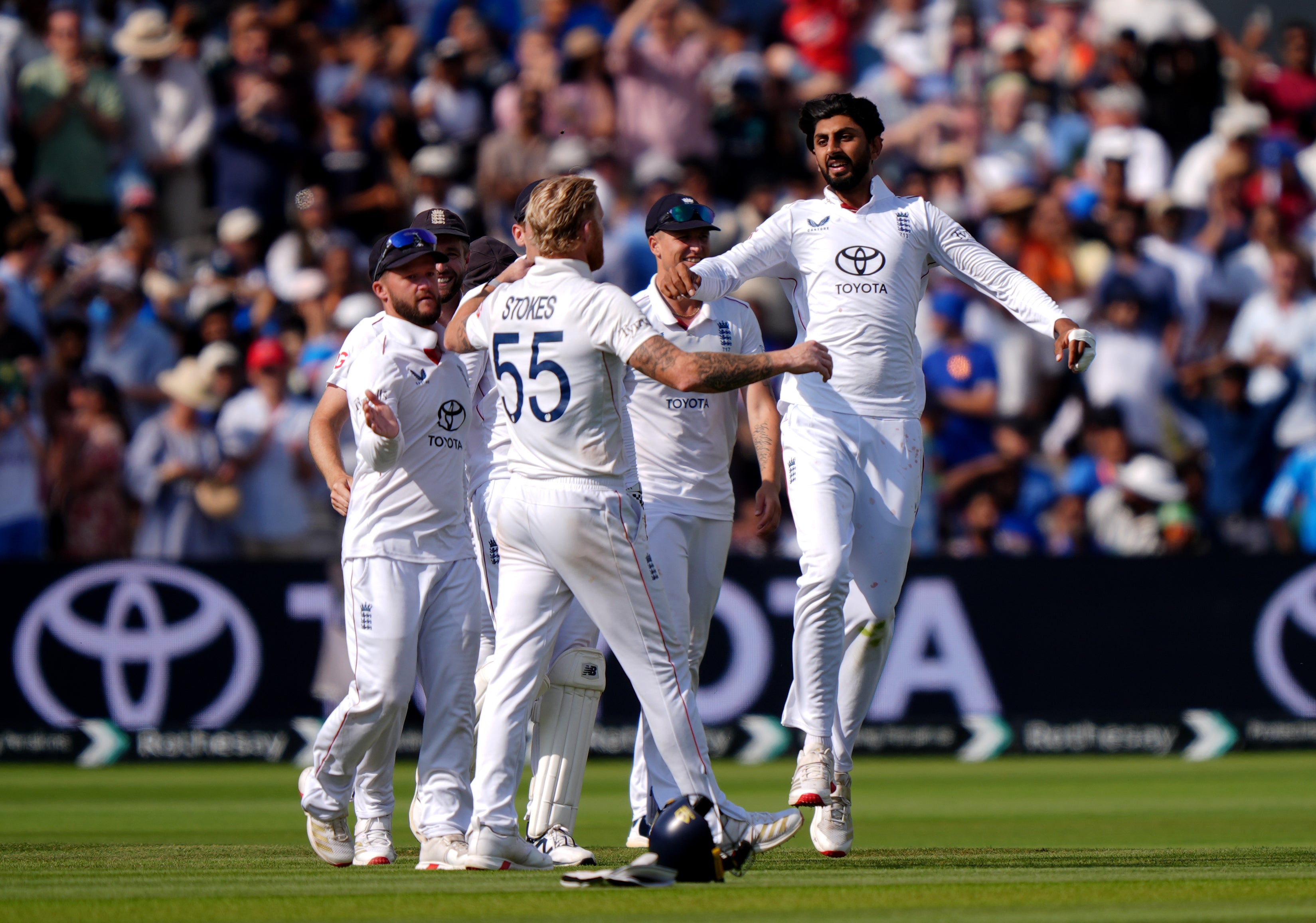Bashir (right) celebrates the match-winning wicket on his last Test appearance (Bradley Collyer/PA)
