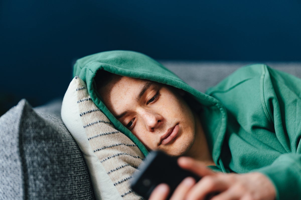 What is ‘texting thumb’ and how do you avoid it?